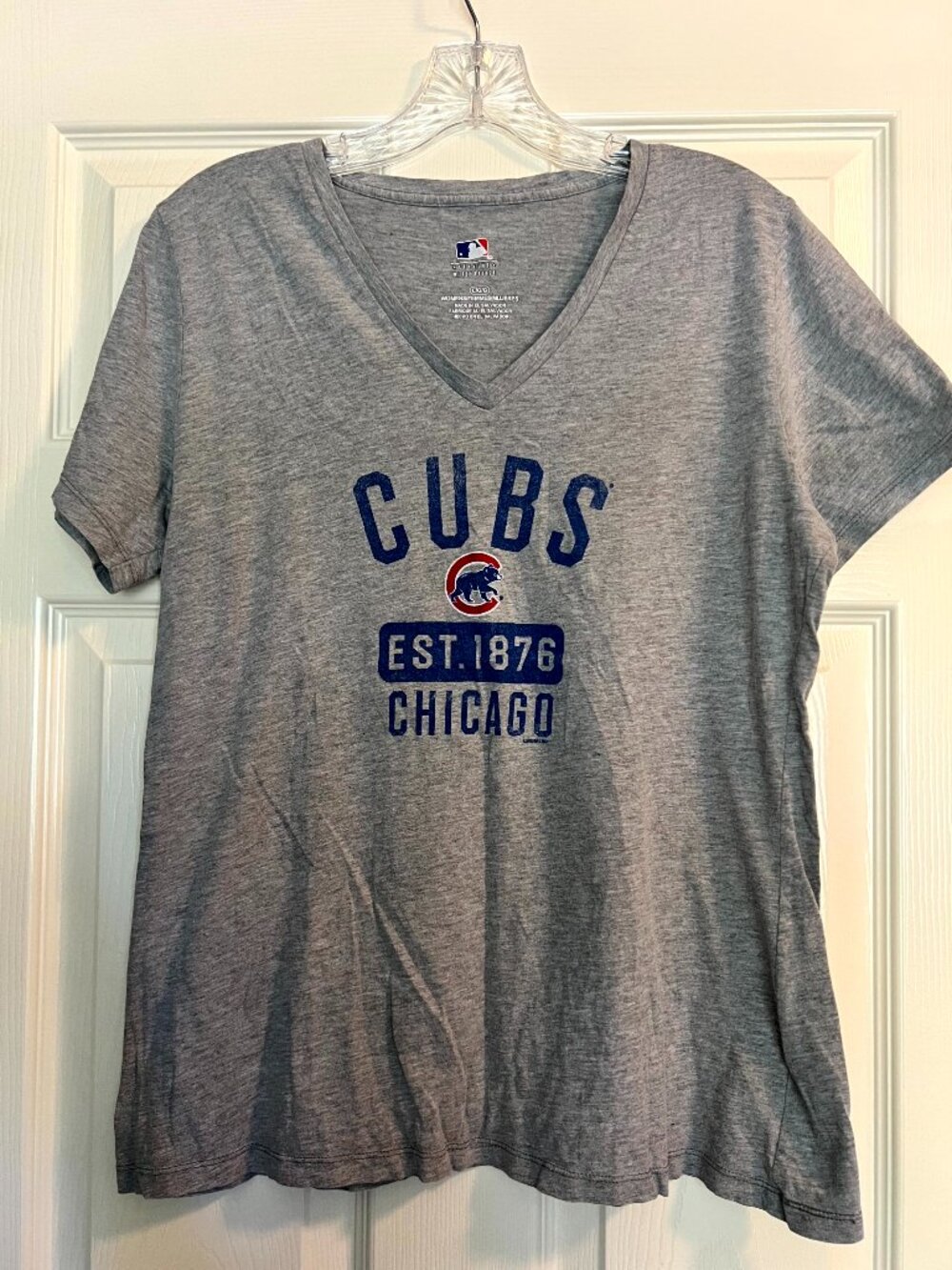 Chicago Cubs Women's Gray V-Neck Tee